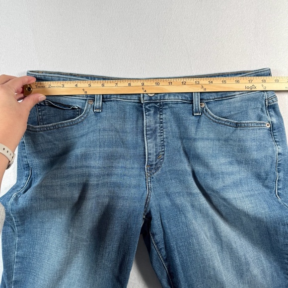 Levis Jeans Womens 18W Blue 415 Classic Boot Mid Rise Medium Wash Stretch Plus - Picture 4 of 10